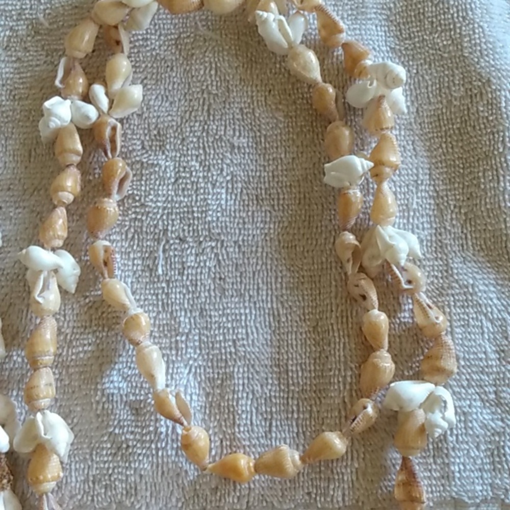 6/$20 Shell Necklaces - Picture 3 of 5